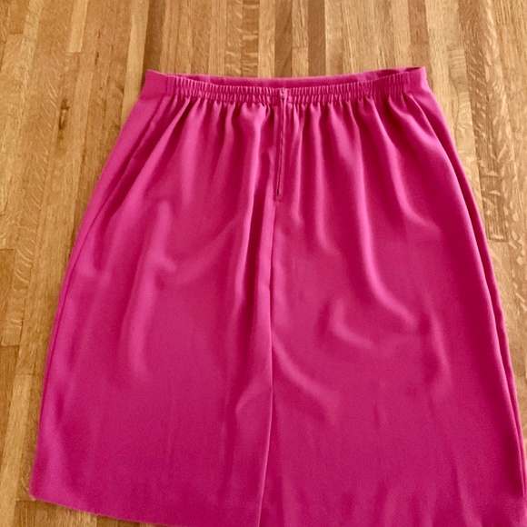 Women’s Danny & Nicole 2 pc size 16 Fuchsia Suit - Picture 6 of 11